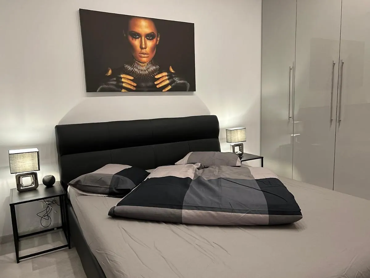アパート Amazing 2-Room Penthouse Cityview W13 ブカレスト ルーマニア